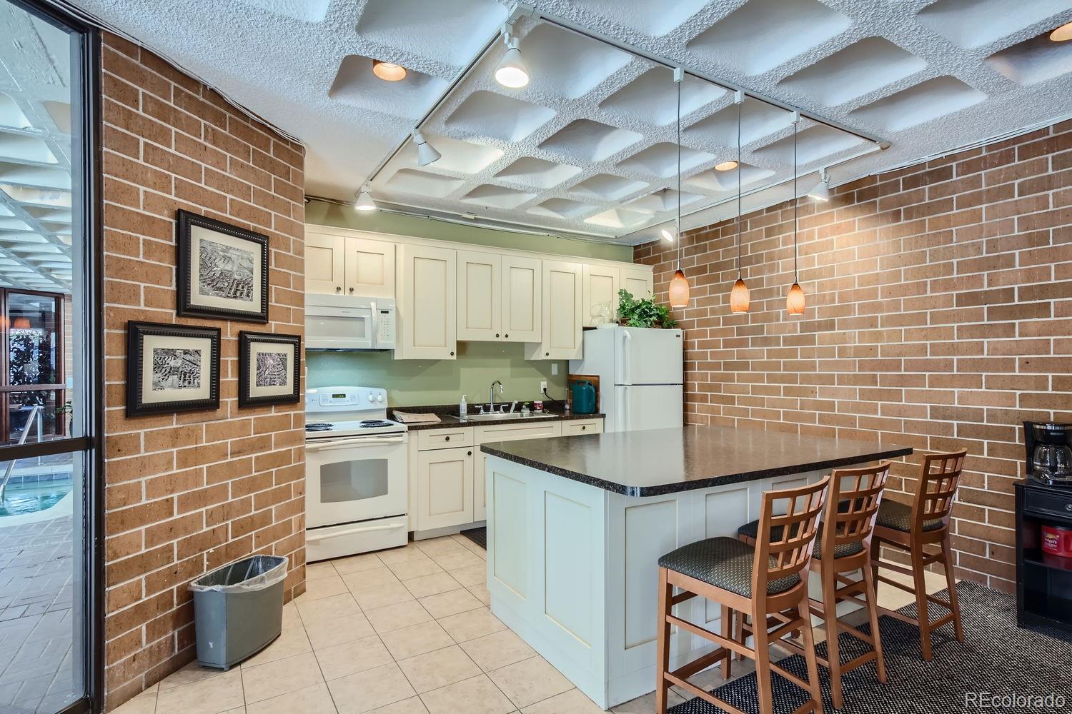 MLS Image #14 for 2880 s locust street,denver, Colorado