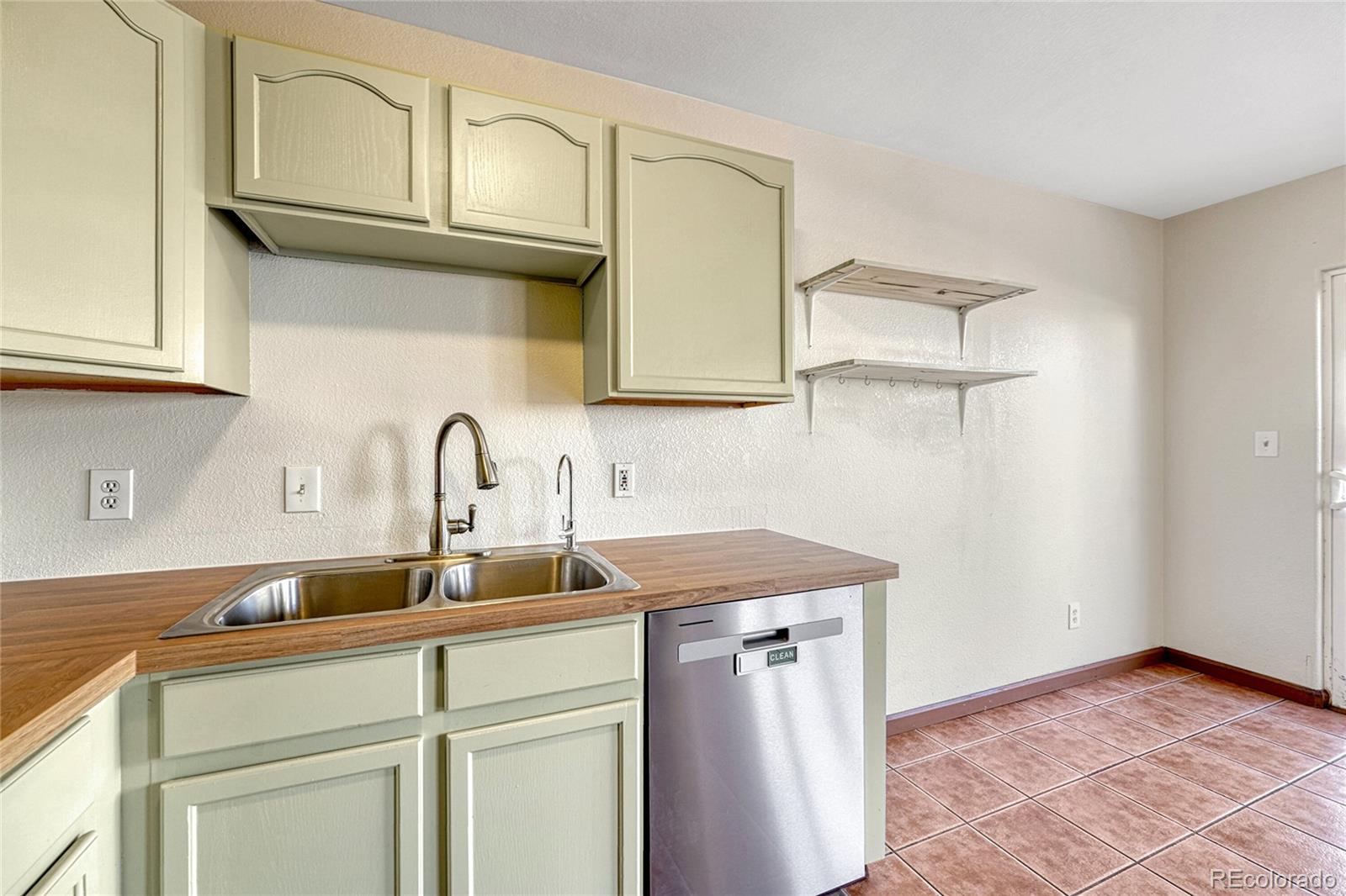 MLS Image #12 for 15925 e 13th avenue,aurora, Colorado