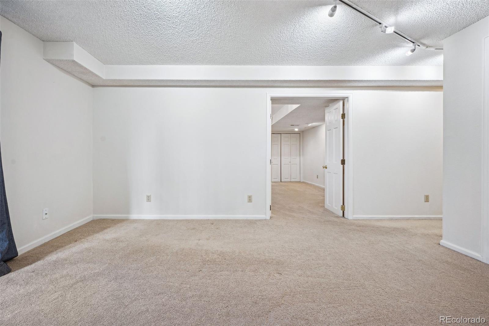 MLS Image #36 for 1470 s quebec way 82,denver, Colorado