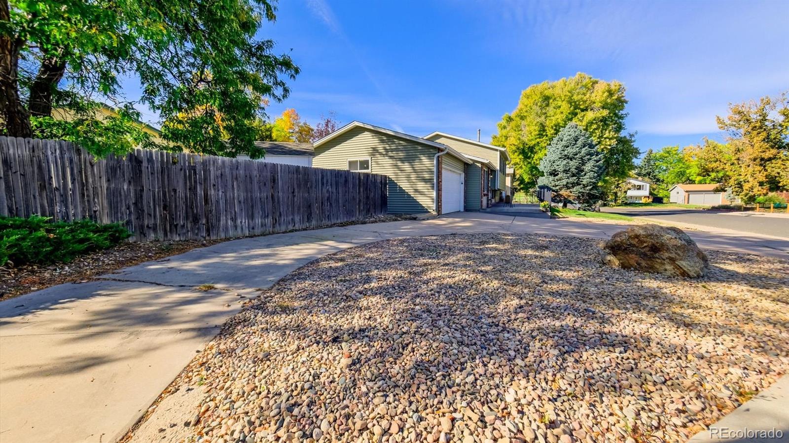 MLS Image #2 for 2519 s sable way,aurora, Colorado