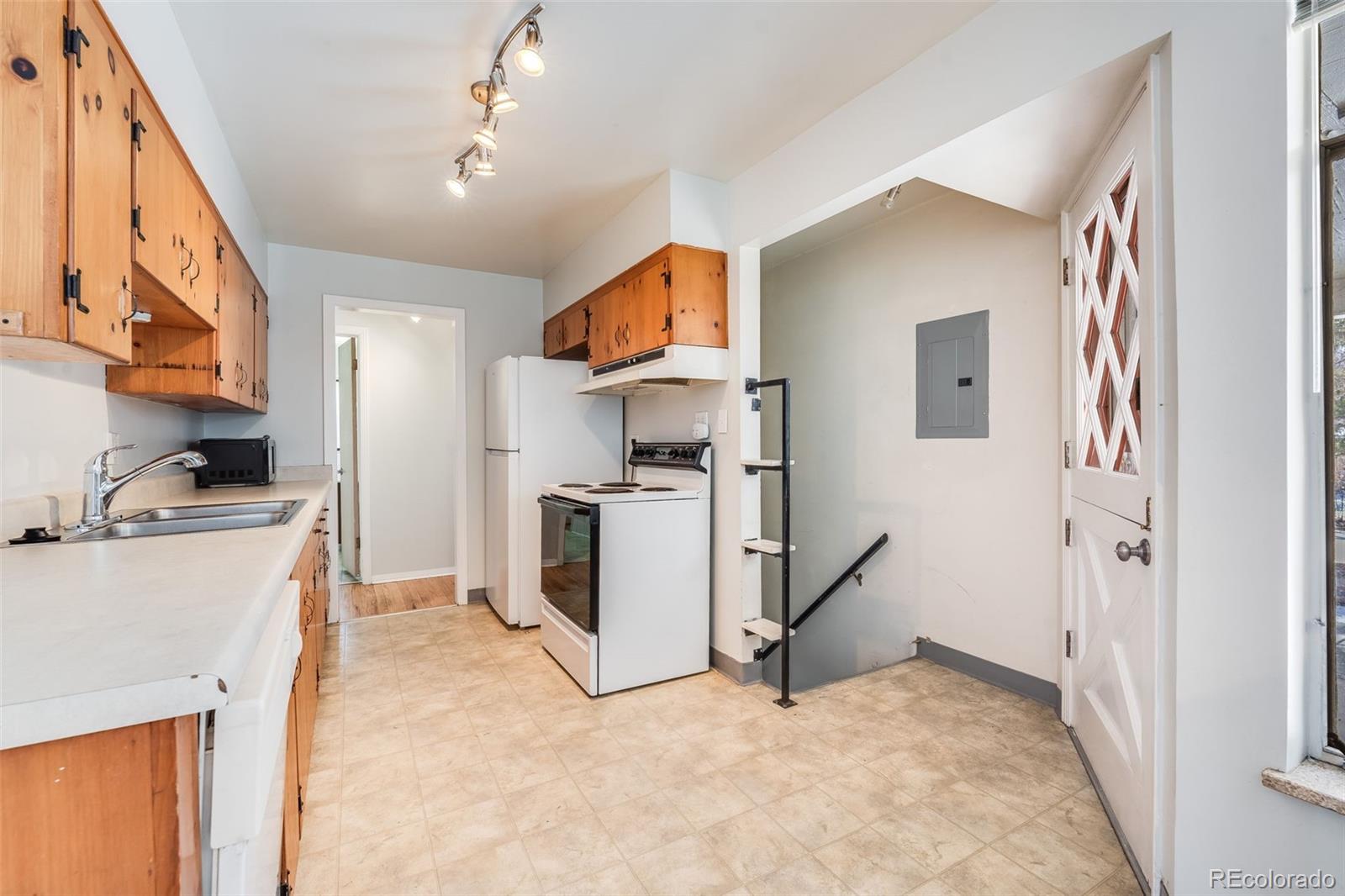 MLS Image #7 for 5610 e amherst avenue,denver, Colorado