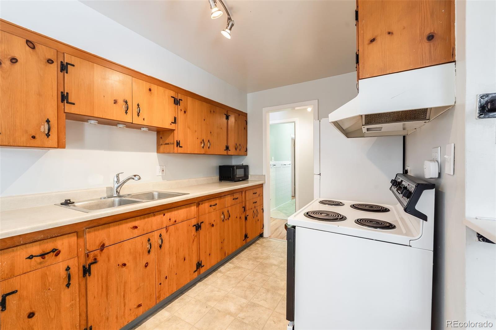 MLS Image #9 for 5610 e amherst avenue,denver, Colorado