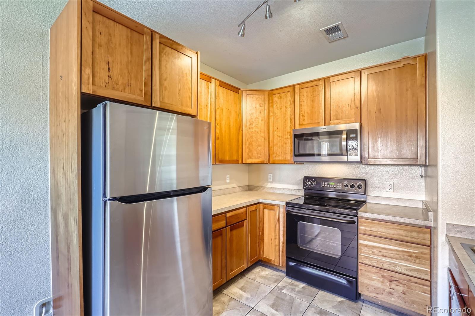 MLS Image #5 for 8200 e 8th avenue 2102,denver, Colorado