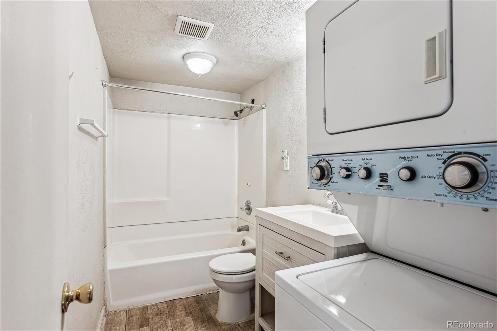 MLS Image #13 for 875 s quebec street,denver, Colorado