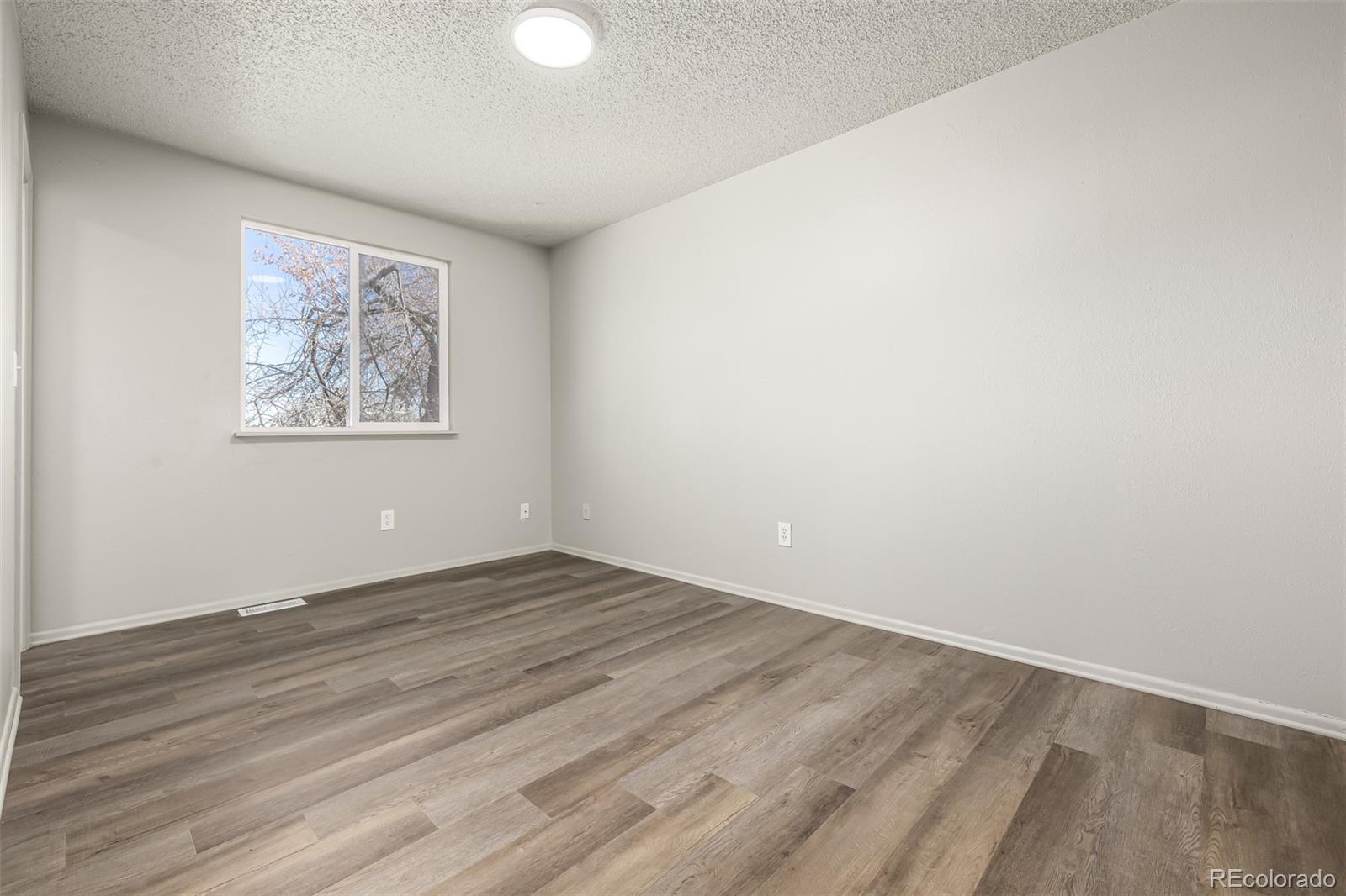 MLS Image #15 for 1502 s queen street,denver, Colorado