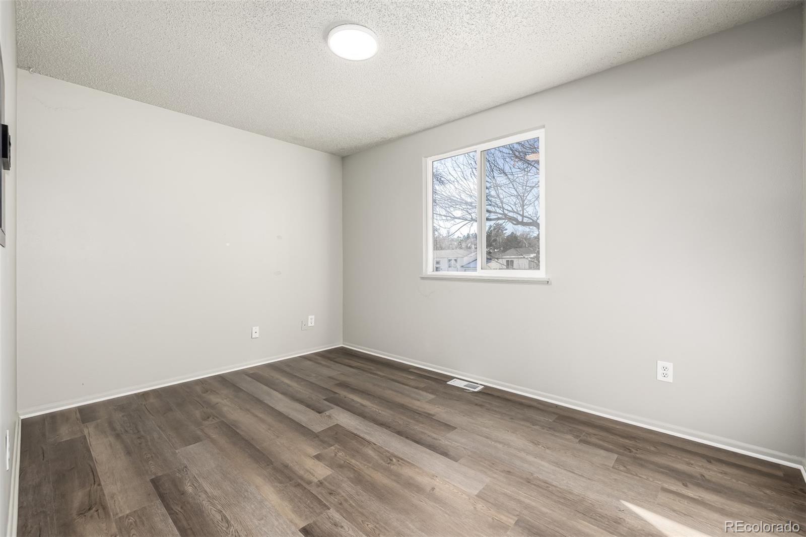 MLS Image #18 for 1502 s queen street,denver, Colorado