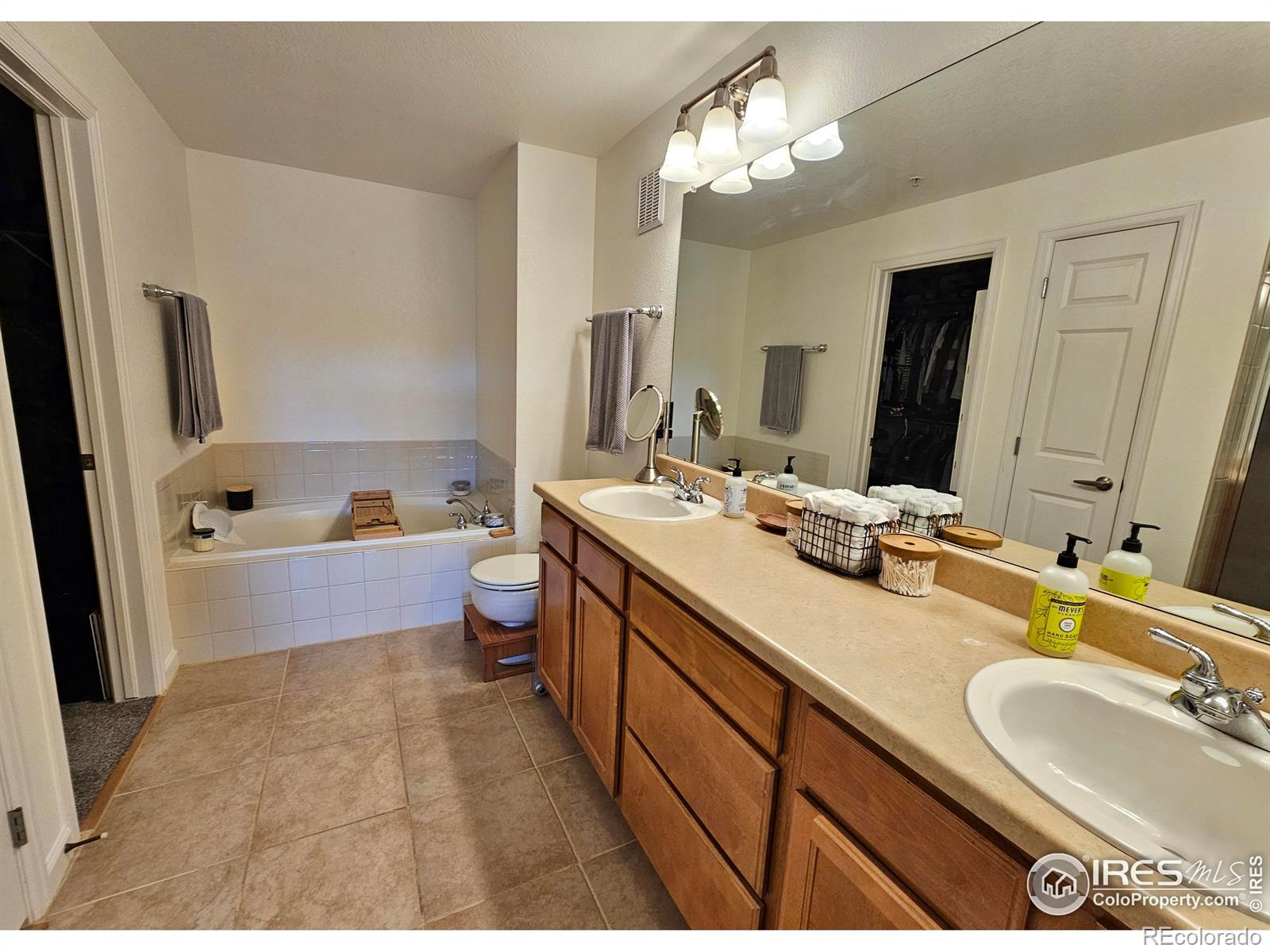 MLS Image #18 for 14167  sun blaze loop,broomfield, Colorado