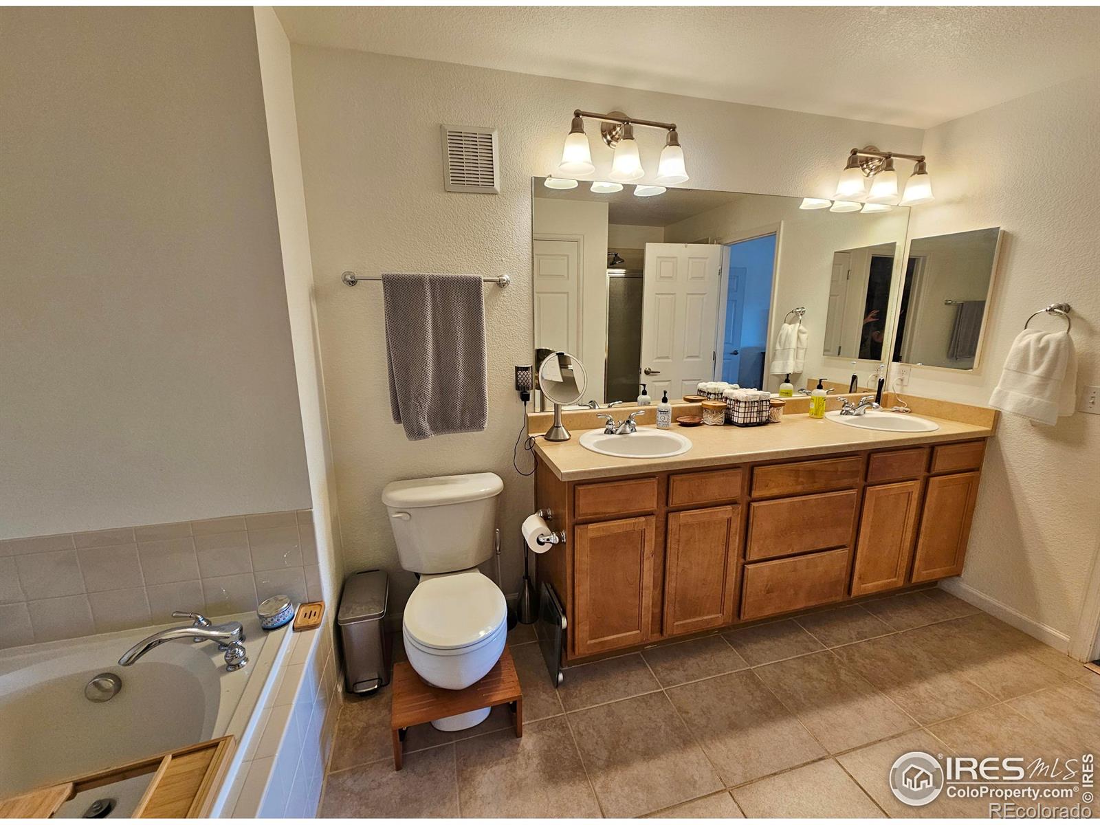 MLS Image #19 for 14167  sun blaze loop,broomfield, Colorado