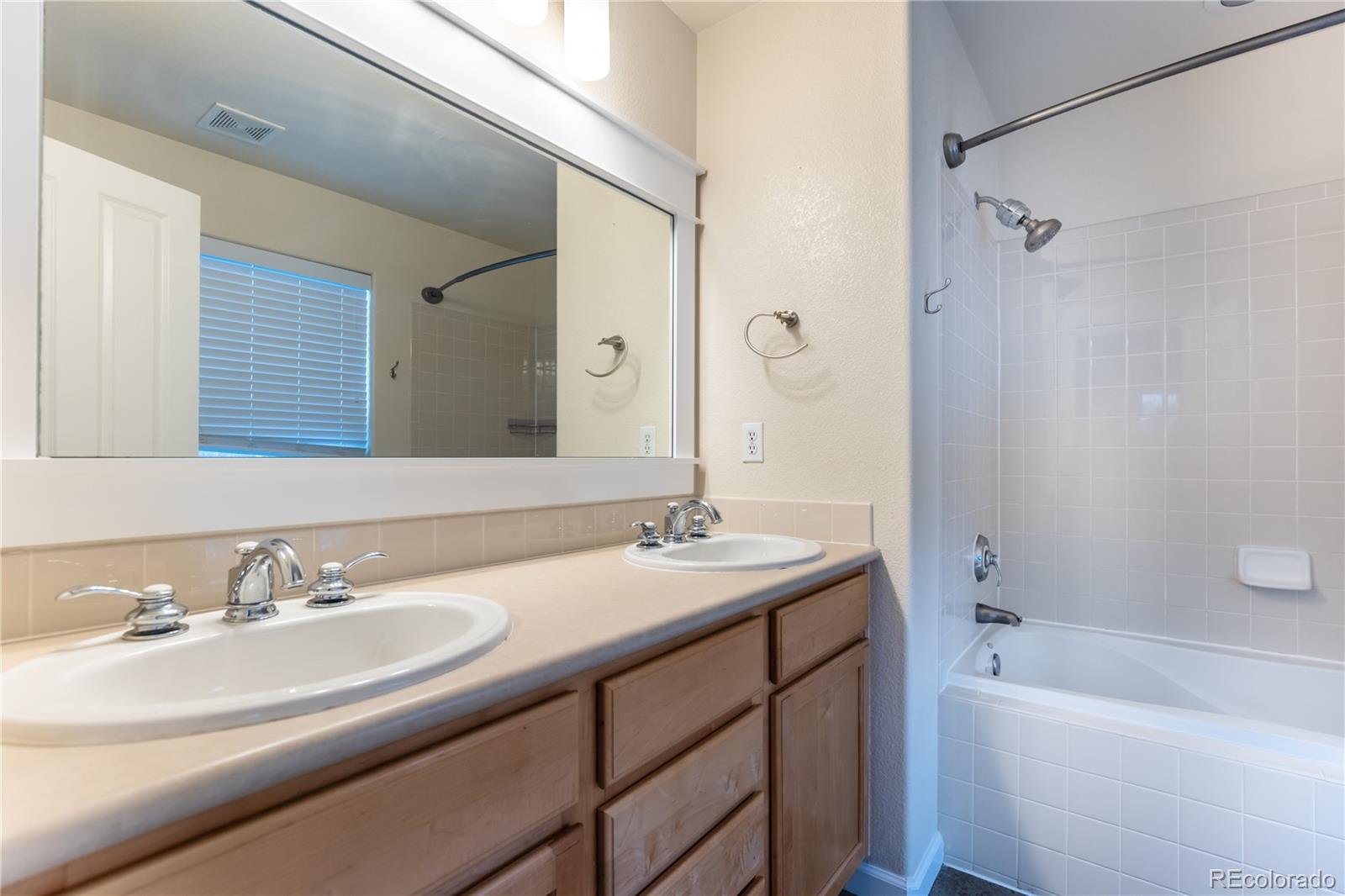 MLS Image #13 for 9112 e 29th place,denver, Colorado