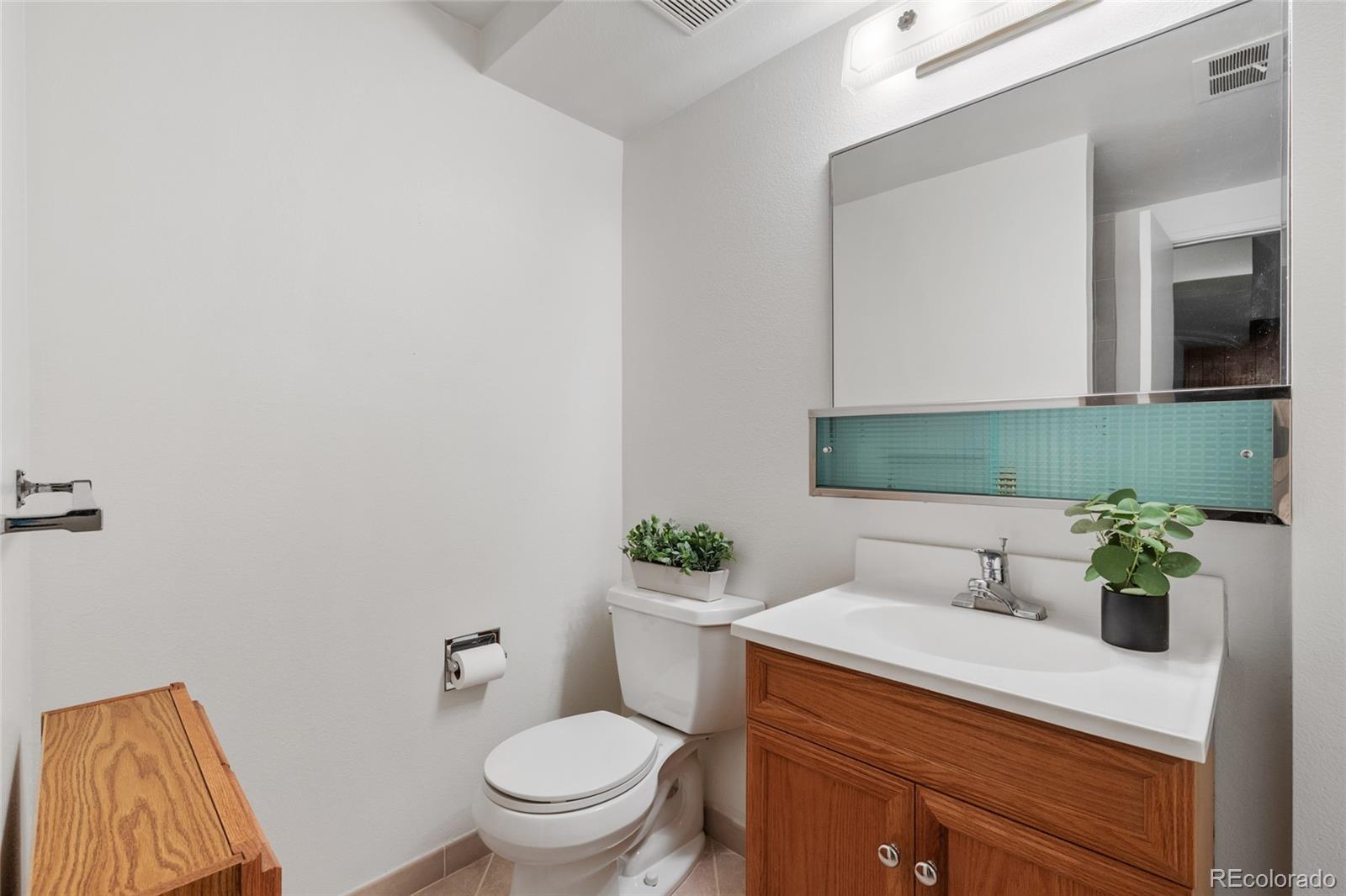 MLS Image #24 for 9179 e oxford drive,denver, Colorado