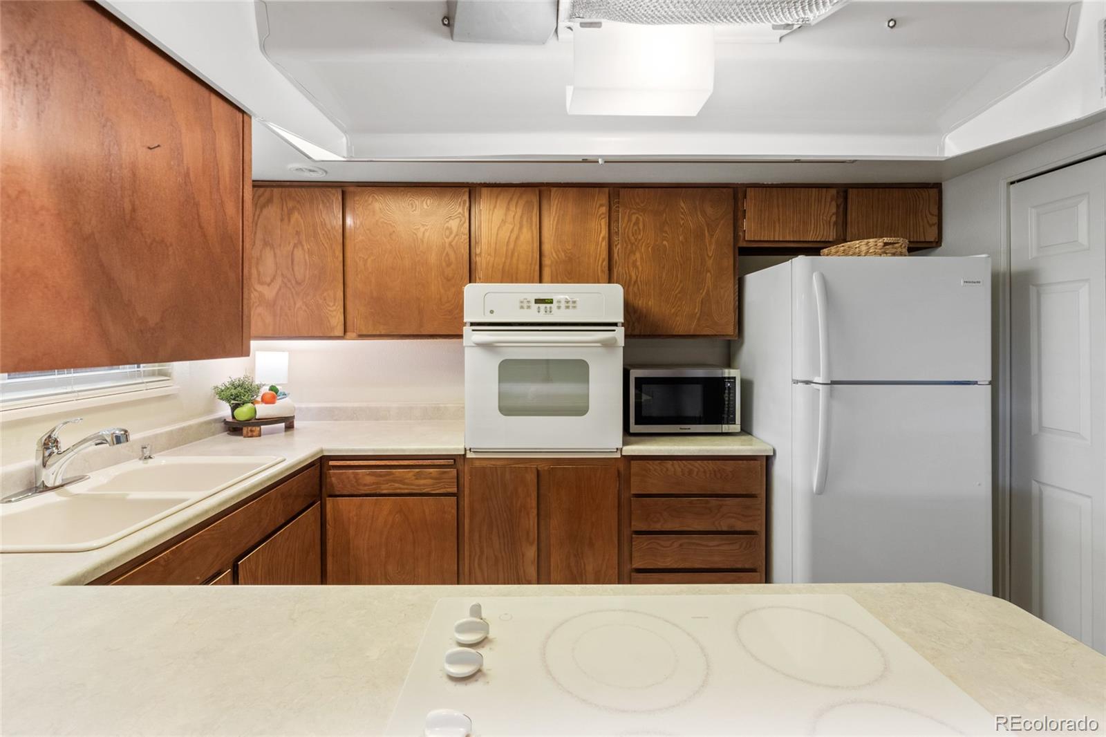 MLS Image #9 for 9179 e oxford drive,denver, Colorado