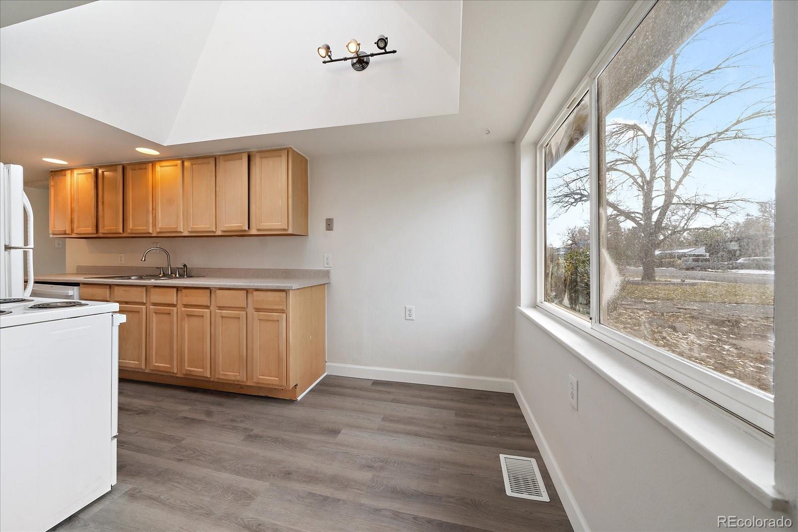 MLS Image #12 for 5055 e dartmouth avenue,denver, Colorado