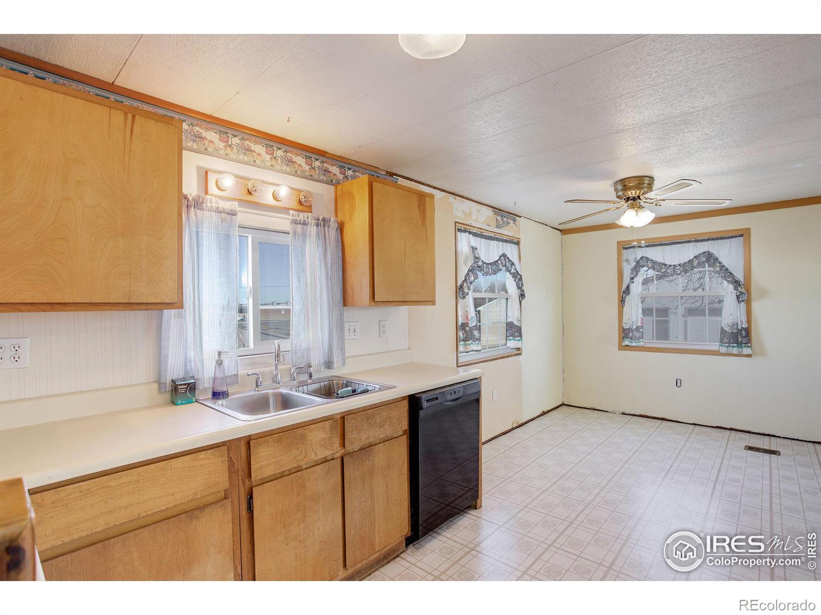 MLS Image #10 for 1017  cynthia court,loveland, Colorado