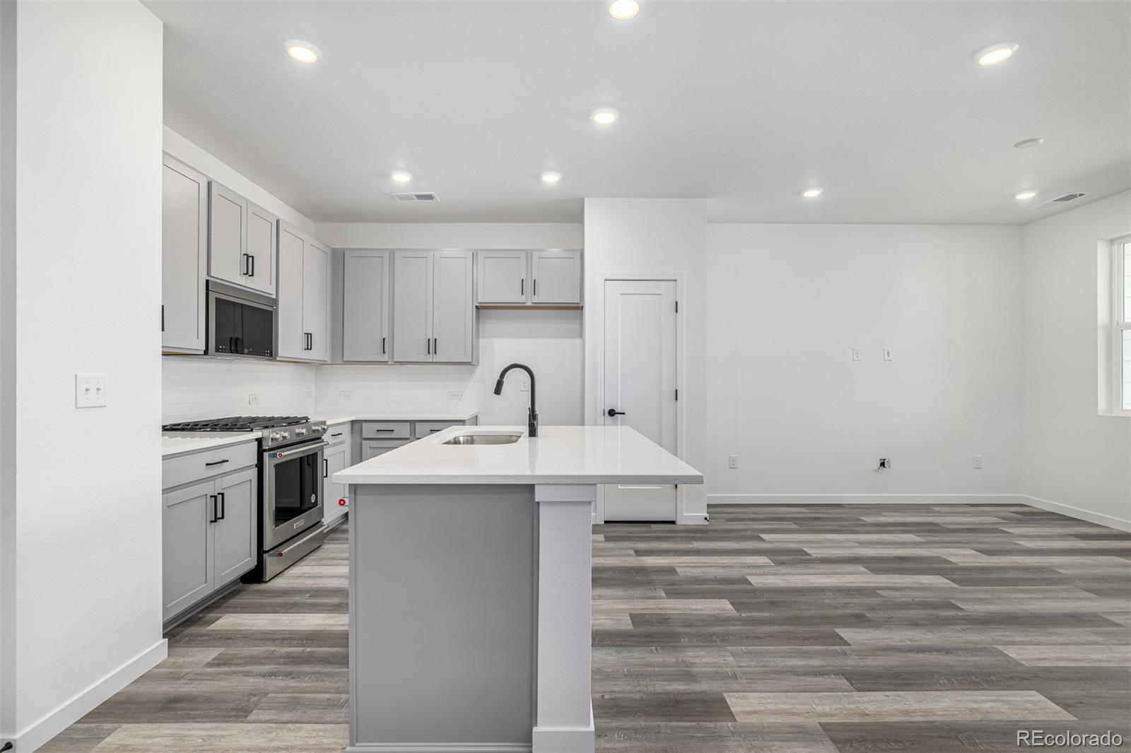 MLS Image #11 for 5688 n killarney court,aurora, Colorado