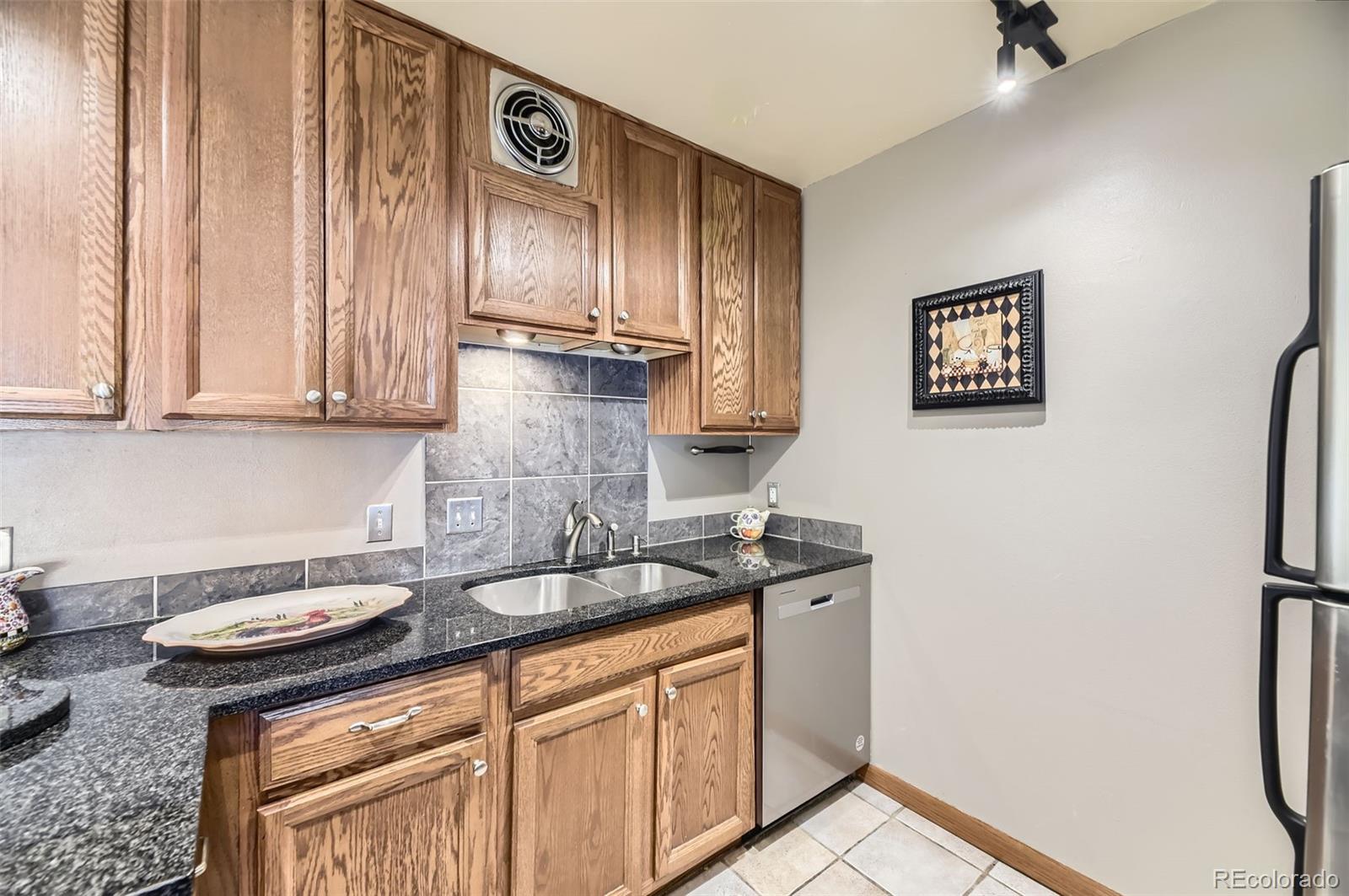 MLS Image #11 for 1050 n corona street 215,denver, Colorado