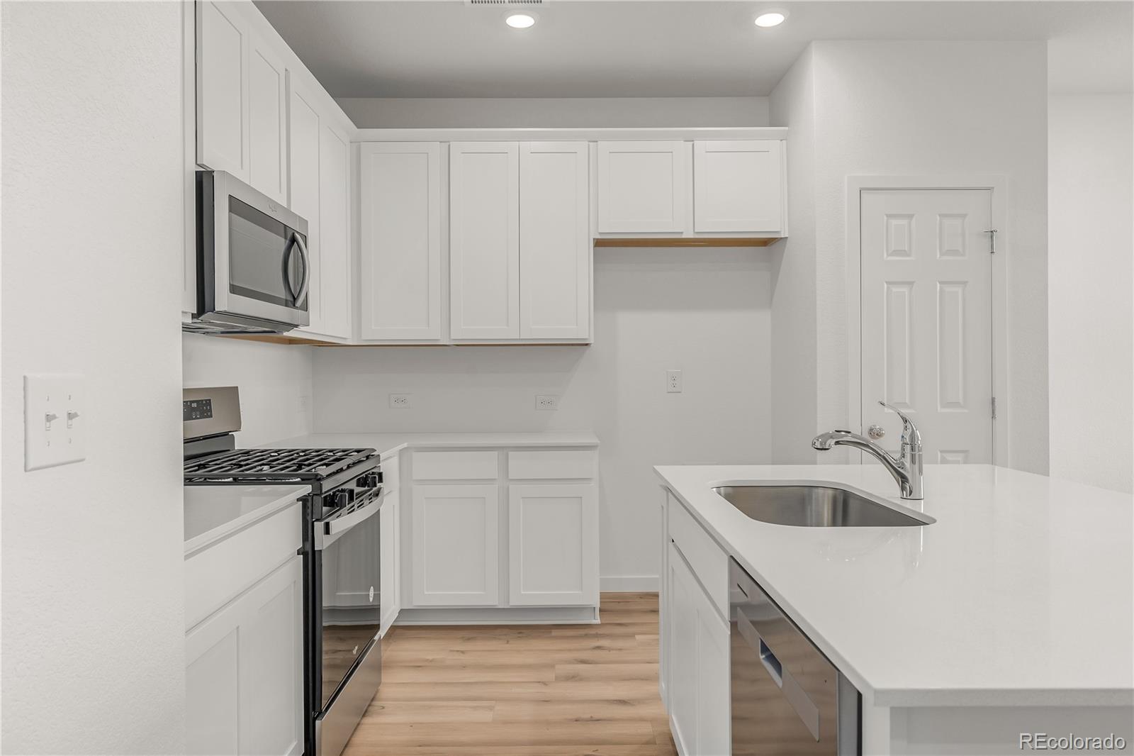 MLS Image #13 for 20532 e 58th avenue ,aurora, Colorado