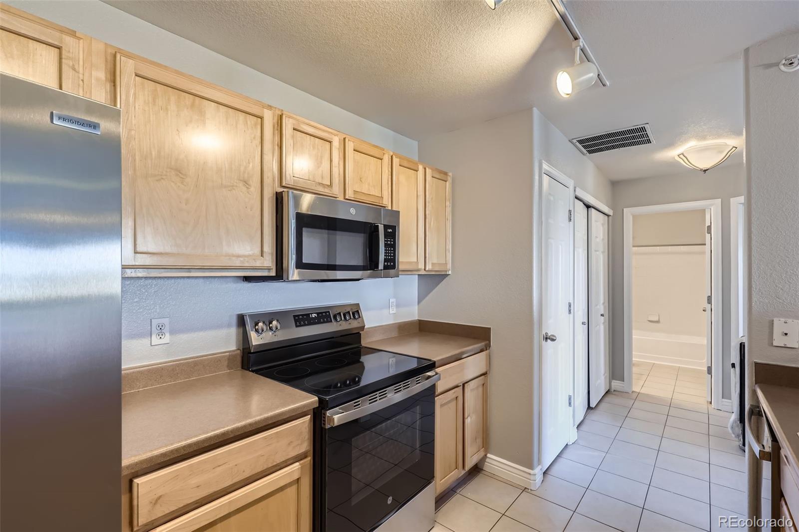 MLS Image #14 for 5255  memphis street,denver, Colorado