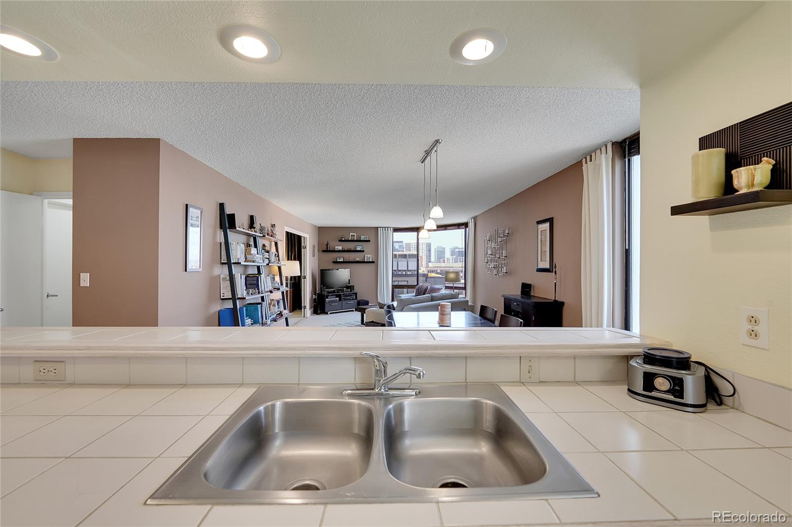 MLS Image #6 for 1625  larimer street 807,denver, Colorado