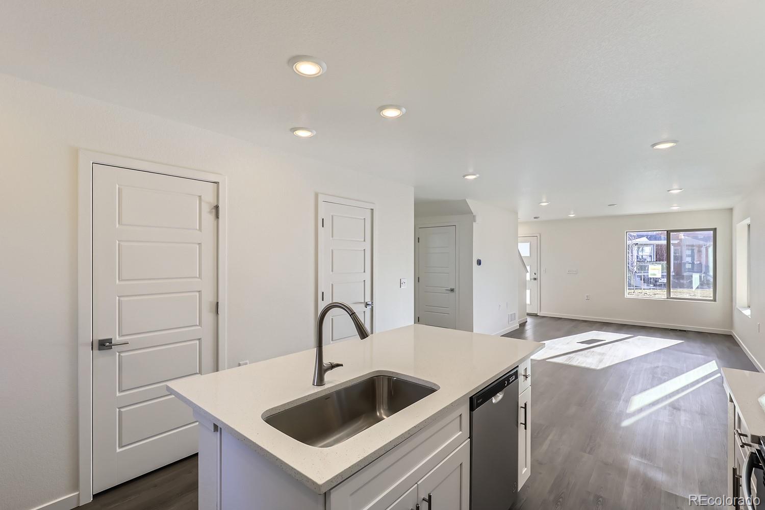 MLS Image #18 for 10251 e 62nd place,denver, Colorado