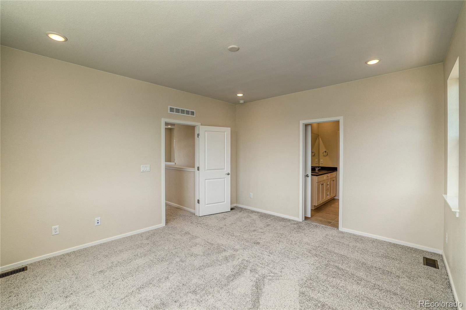 MLS Image #13 for 23951 e 40th avenue,aurora, Colorado