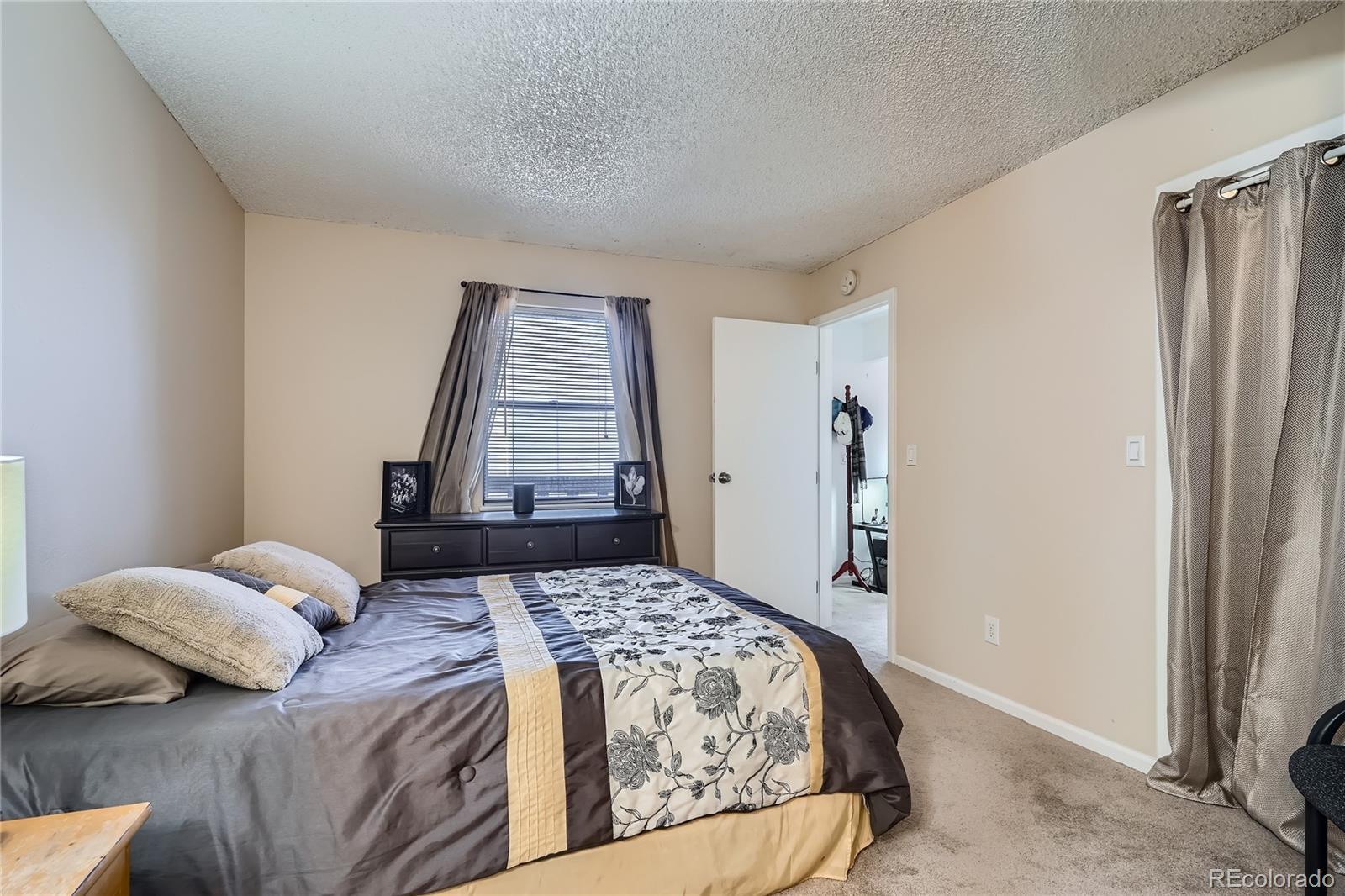 MLS Image #11 for 3550 s harlan street,denver, Colorado