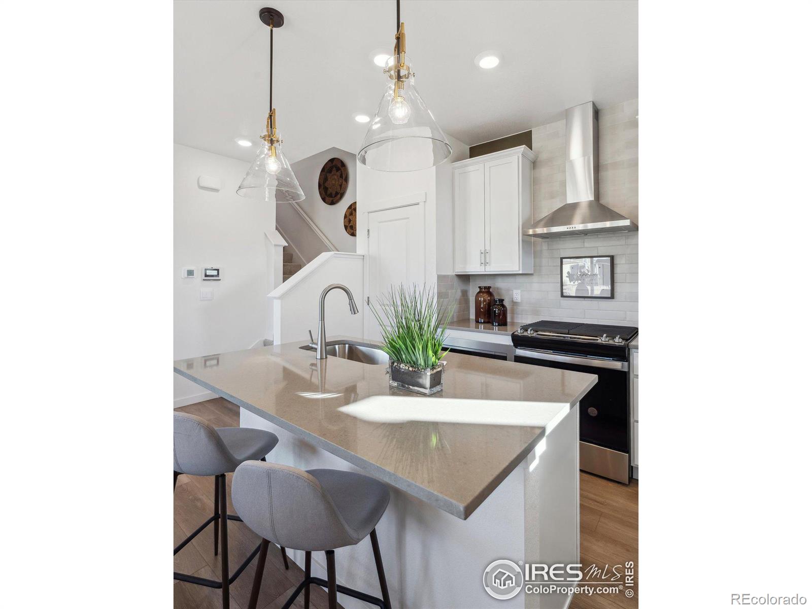 MLS Image #11 for 934  andrews crest drive,berthoud, Colorado