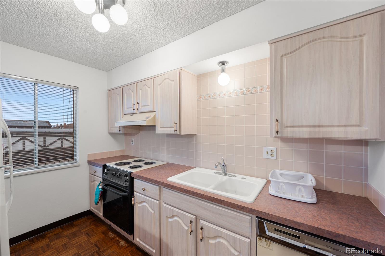 MLS Image #10 for 3855 s monaco street,denver, Colorado