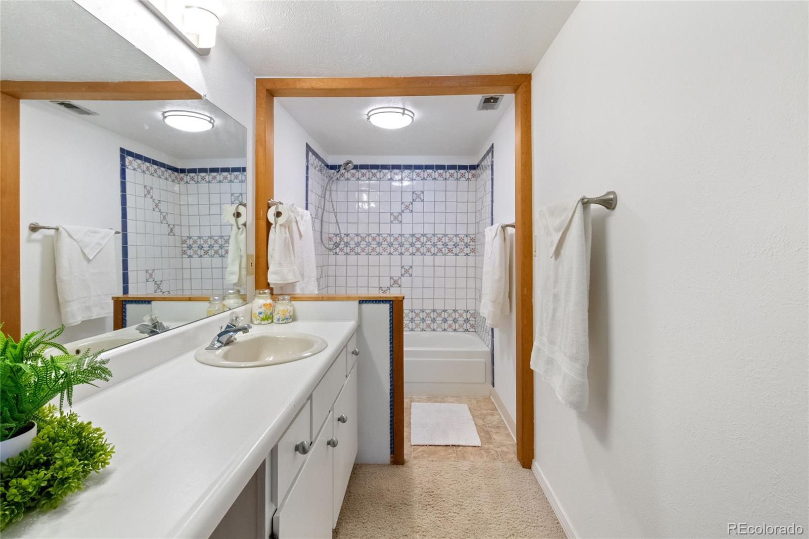 MLS Image #11 for 2525 s dayton way,denver, Colorado