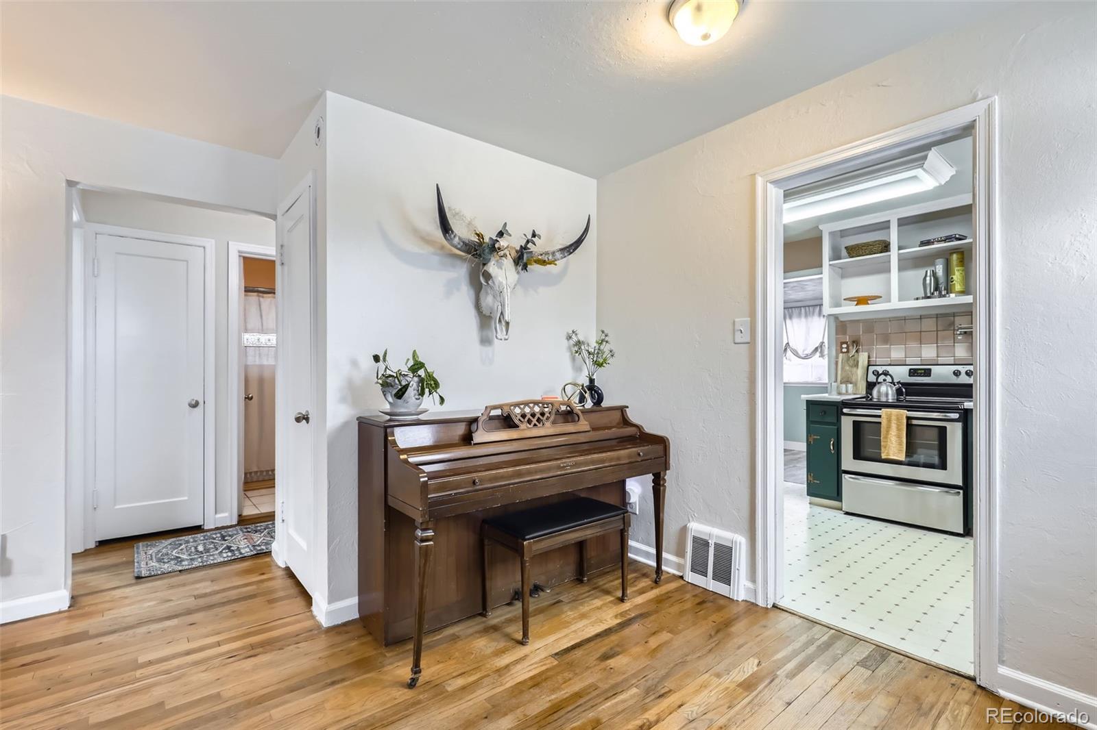 MLS Image #5 for 543 s bryant street,denver, Colorado