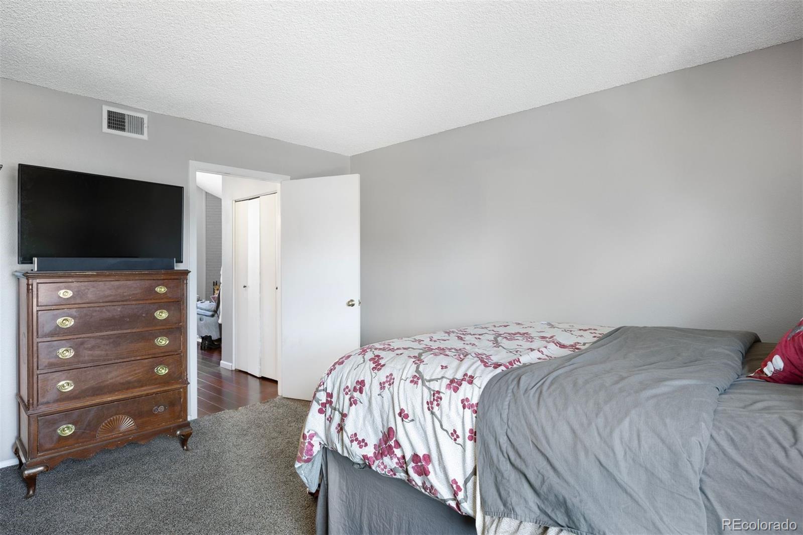 MLS Image #18 for 3335 s monaco parkway d,denver, Colorado