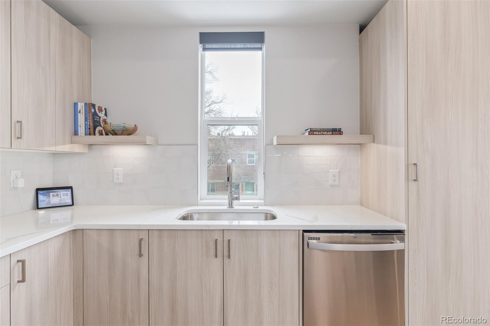 MLS Image #10 for 2350  tremont place,denver, Colorado