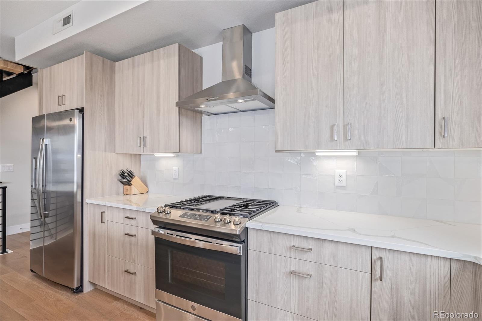 MLS Image #11 for 2350  tremont place,denver, Colorado