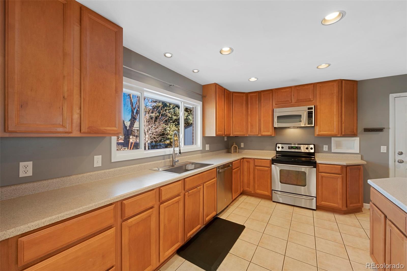 MLS Image #10 for 7889 e kenyon avenue,denver, Colorado