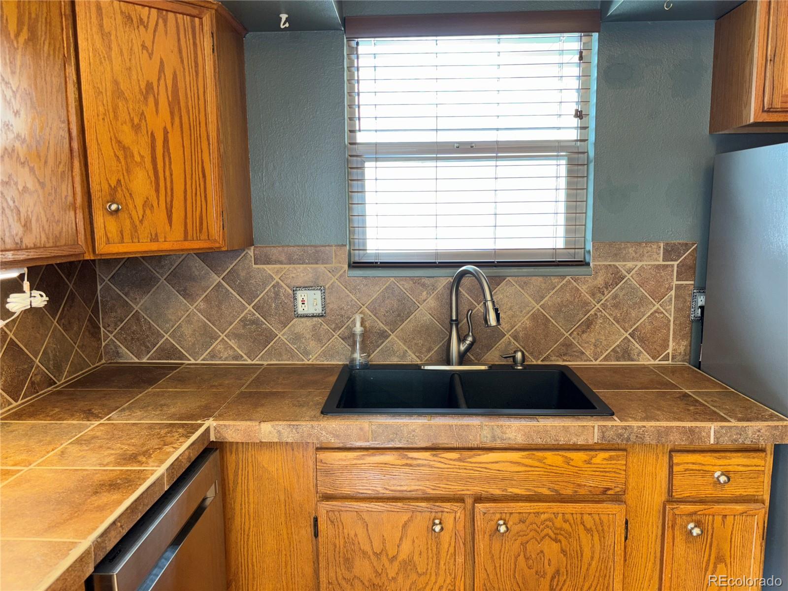 MLS Image #11 for 26212  center drive,kittredge, Colorado