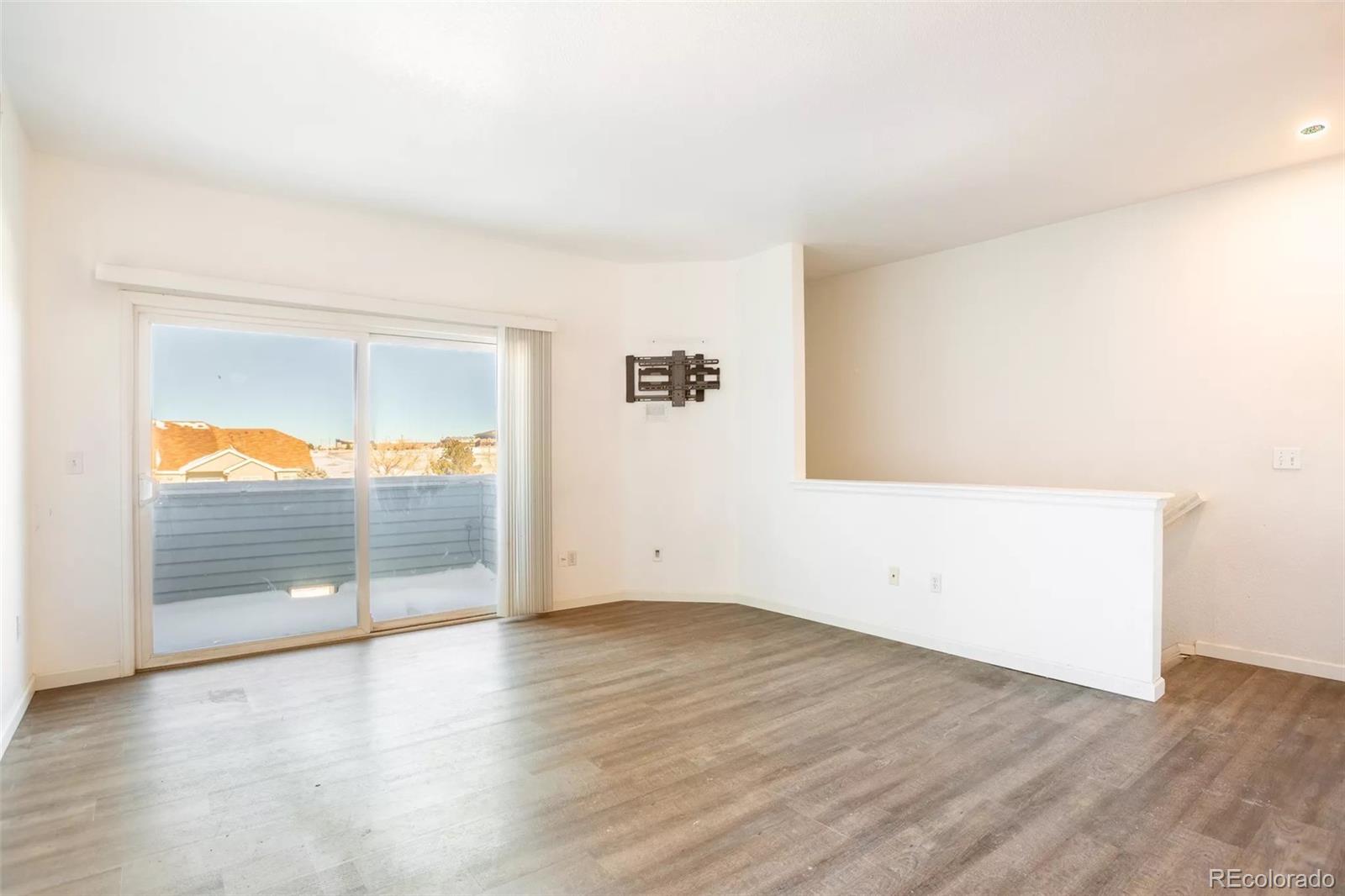 MLS Image #2 for 912 s yampa street 206,aurora, Colorado