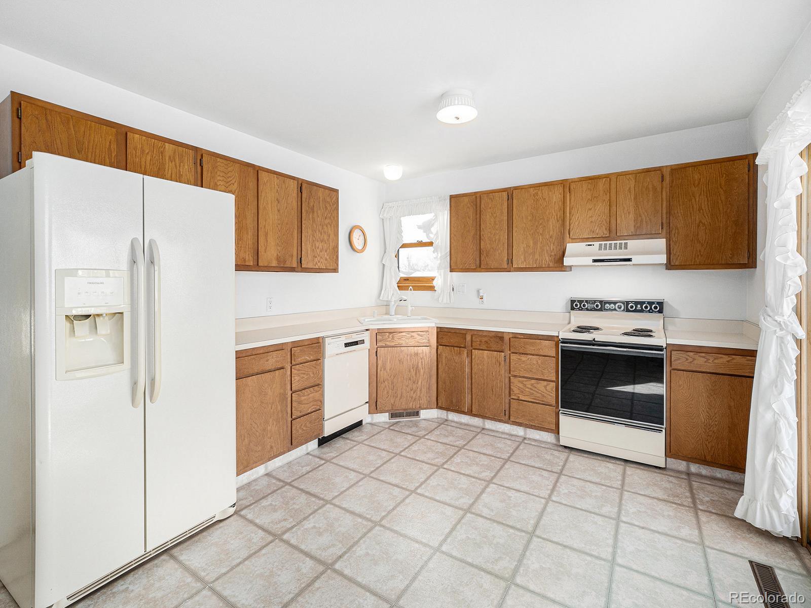 MLS Image #8 for 245  cedar street,hudson, Colorado