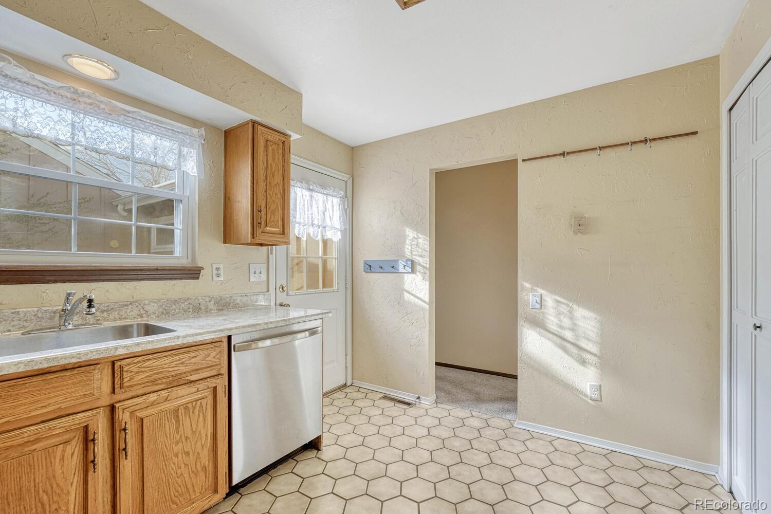 MLS Image #4 for 8621 e yale avenue f,denver, Colorado