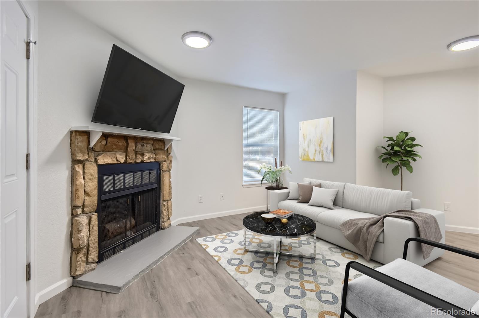 MLS Image #2 for 932 s dearborn way 8,aurora, Colorado