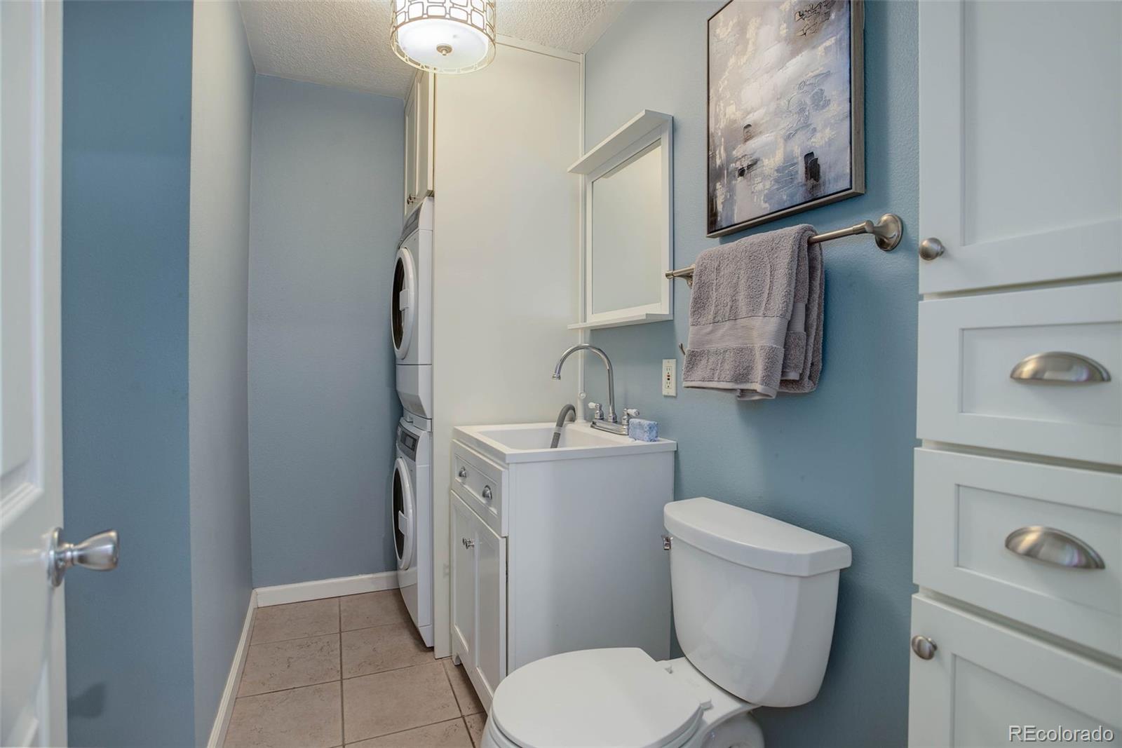 MLS Image #22 for 909 n logan street 1b,denver, Colorado