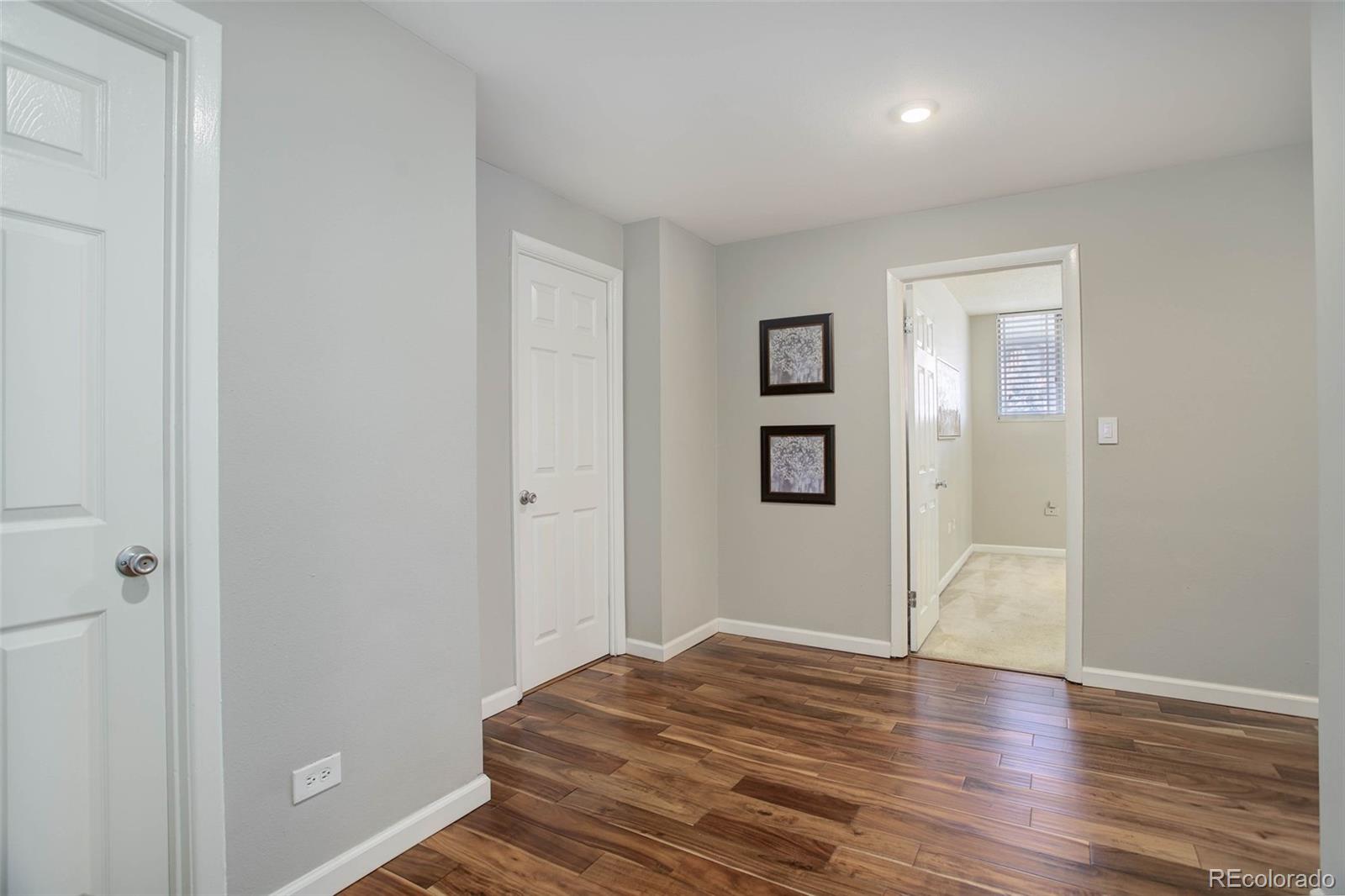 MLS Image #4 for 909 n logan street 1b,denver, Colorado