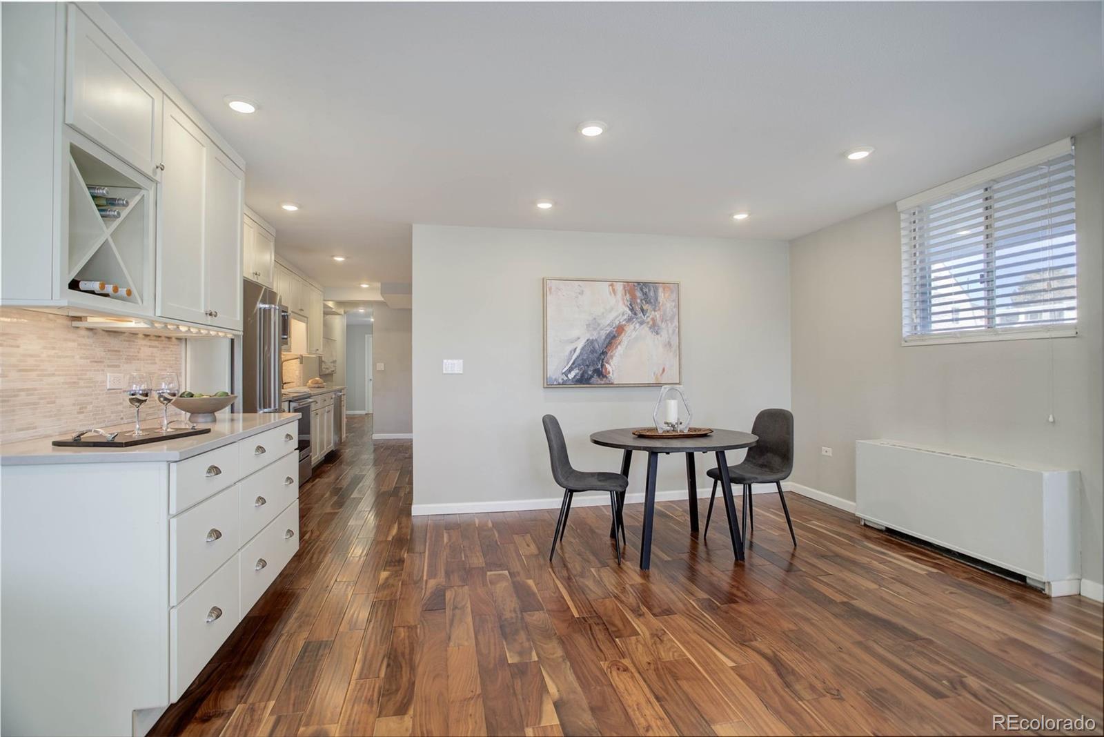 MLS Image #8 for 909 n logan street 1b,denver, Colorado