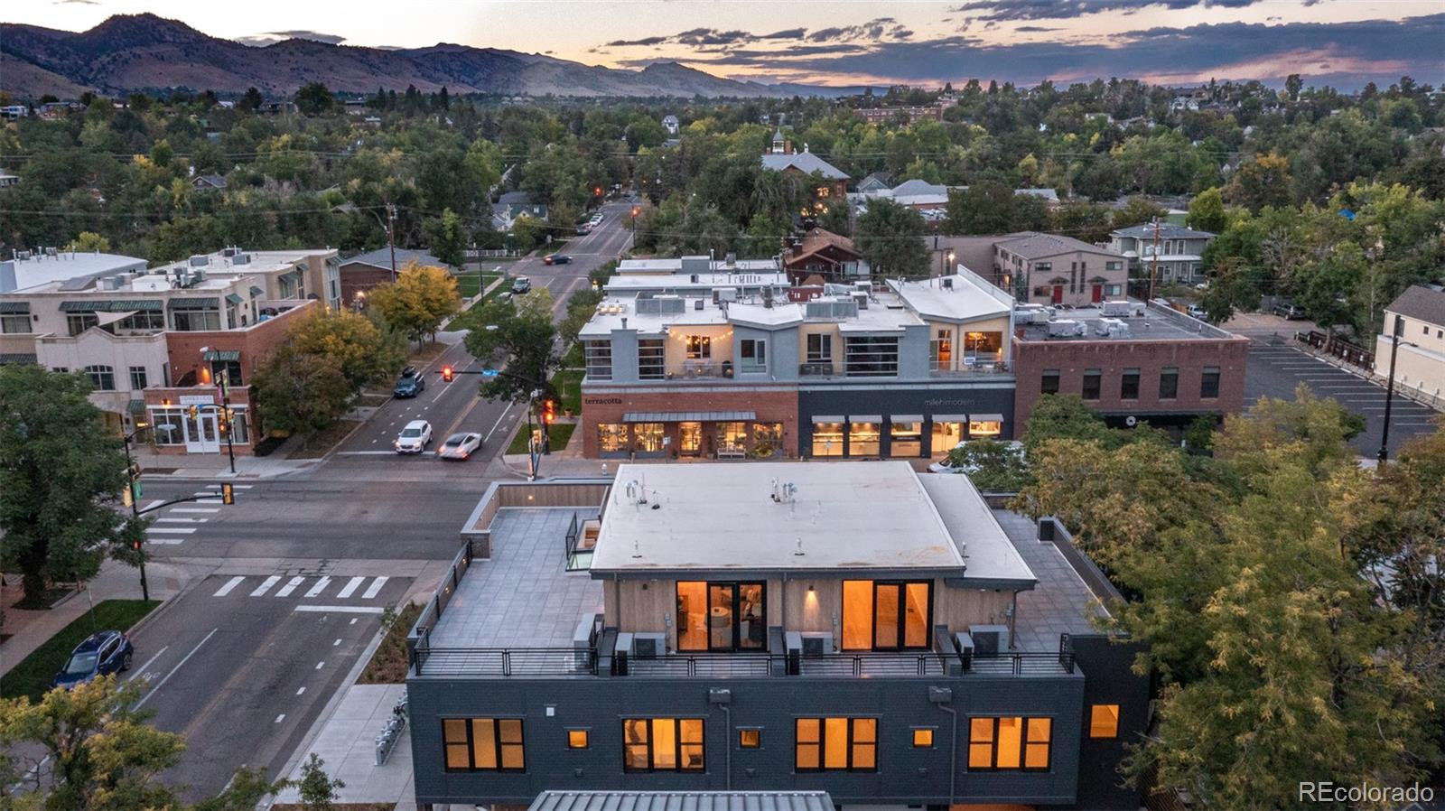 MLS Image #33 for 2010  pearl street,boulder, Colorado