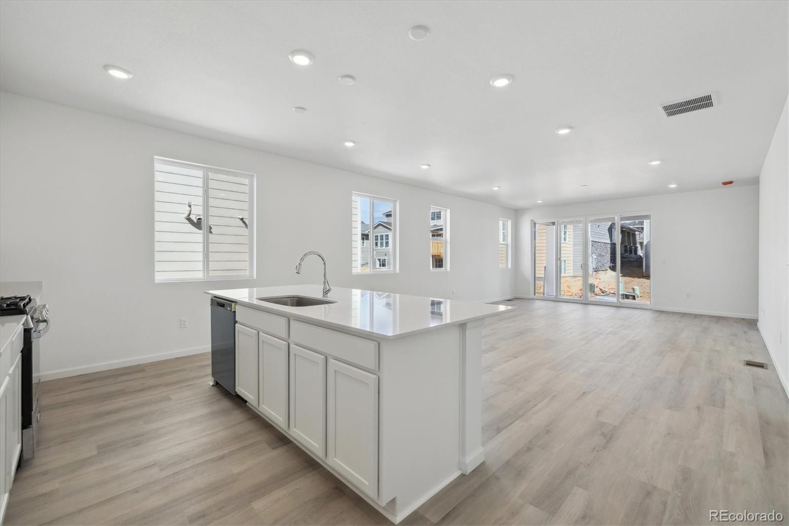 MLS Image #6 for 24779 e 39th avenue,aurora, Colorado