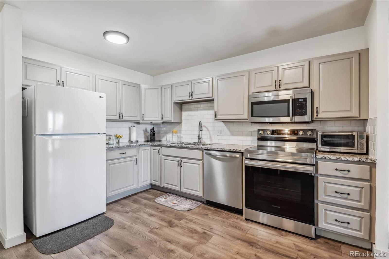 MLS Image #13 for 300 s clinton street,denver, Colorado