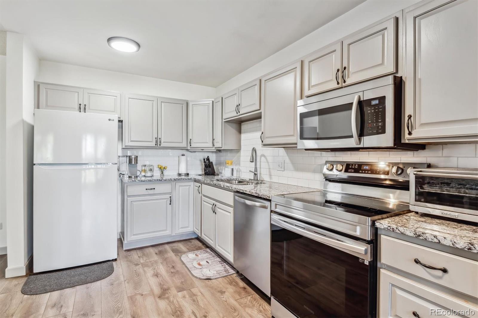 MLS Image #15 for 300 s clinton street,denver, Colorado