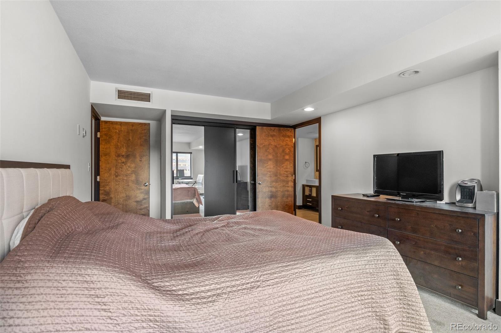 MLS Image #20 for 1551  larimer street,denver, Colorado