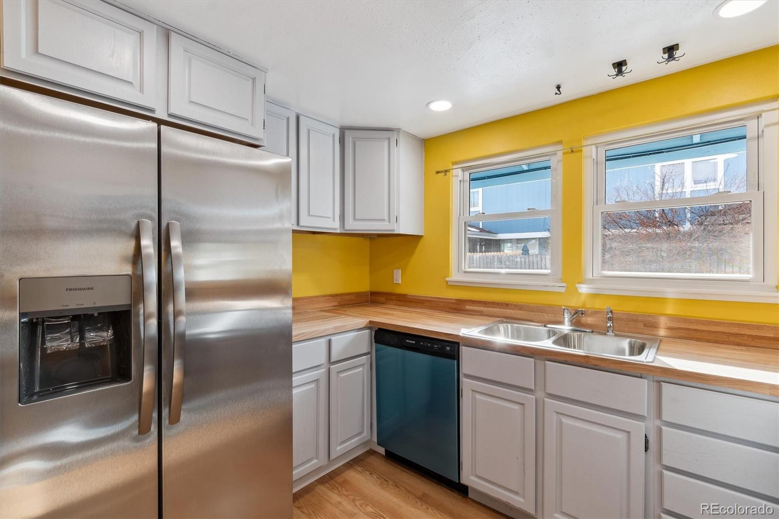 MLS Image #5 for 261 s newark circle,aurora, Colorado