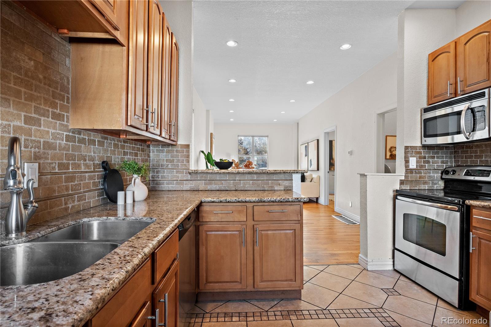 MLS Image #10 for 3426 n gilpin street,denver, Colorado