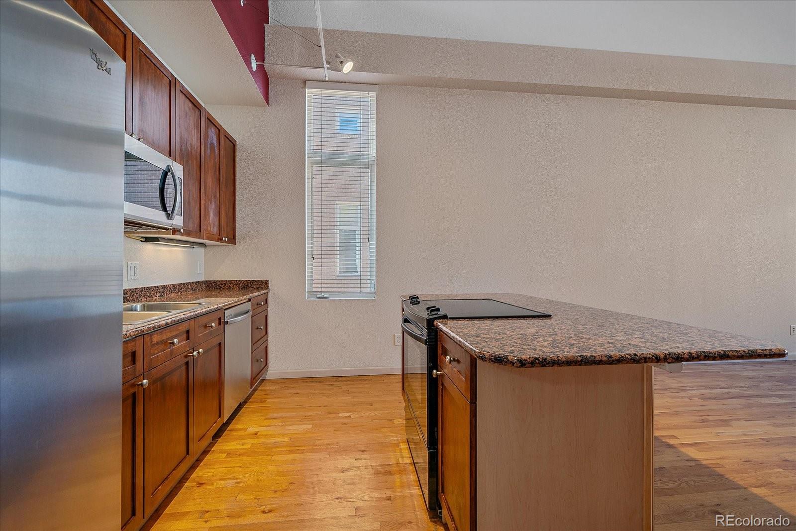 MLS Image #14 for 190  roslyn street,denver, Colorado