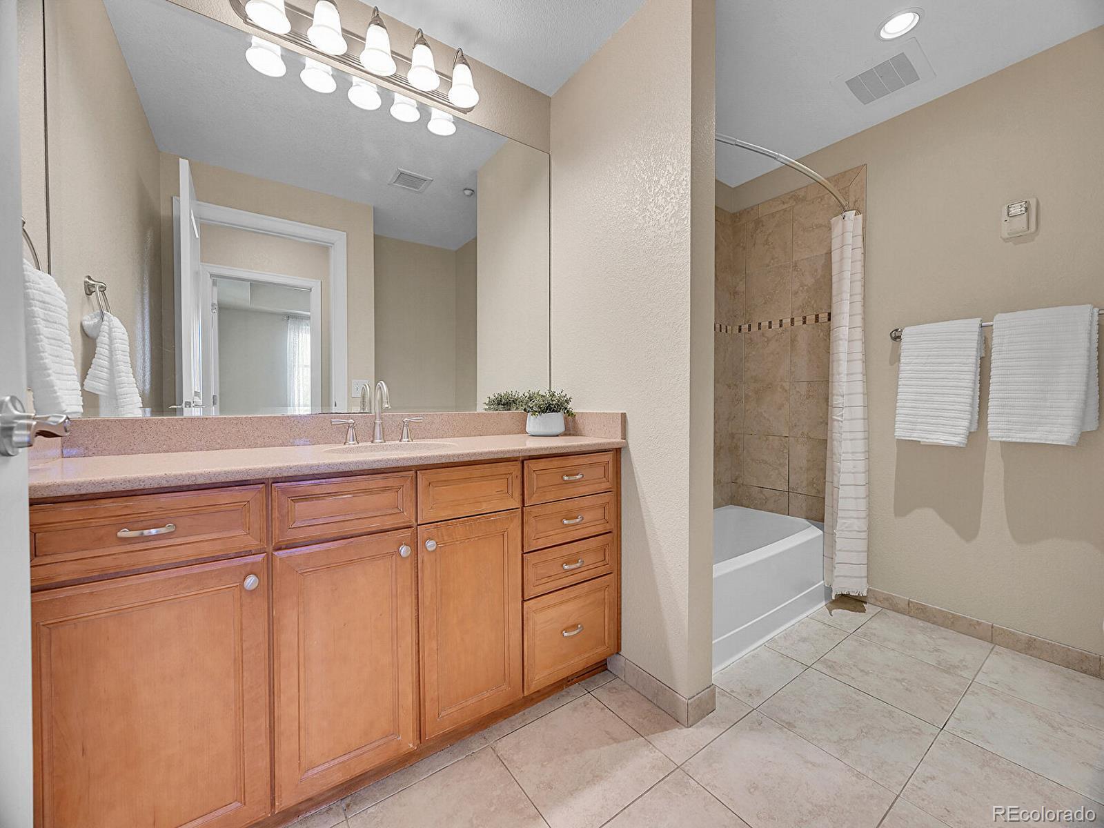 MLS Image #9 for 2200 s university boulevard 511,denver, Colorado